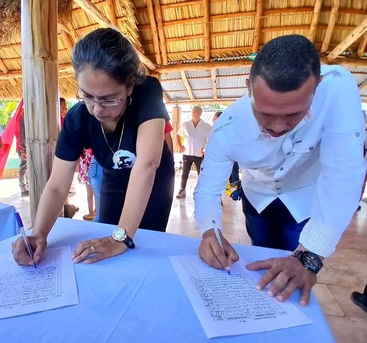 #MiFirmaPorLaPatria  Mi firma es mi fusil, mi conciencia es mi trinchera. Por los que cayeron en Girón y por los que vendrán, mi compromiso es con esta tierra libre." #SanctiSpíritusEnMarcha
