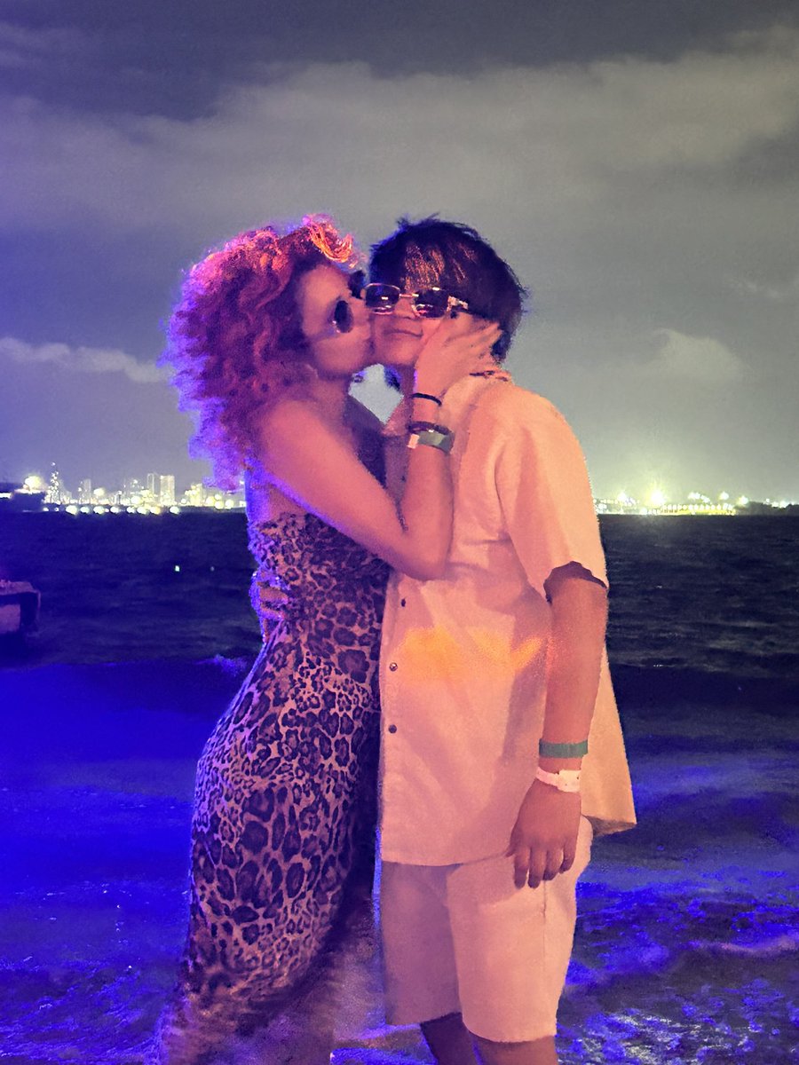 brincoon's tweet photo. mar, playa y mi flaca <3 https://t.co/zTj9W1ov79