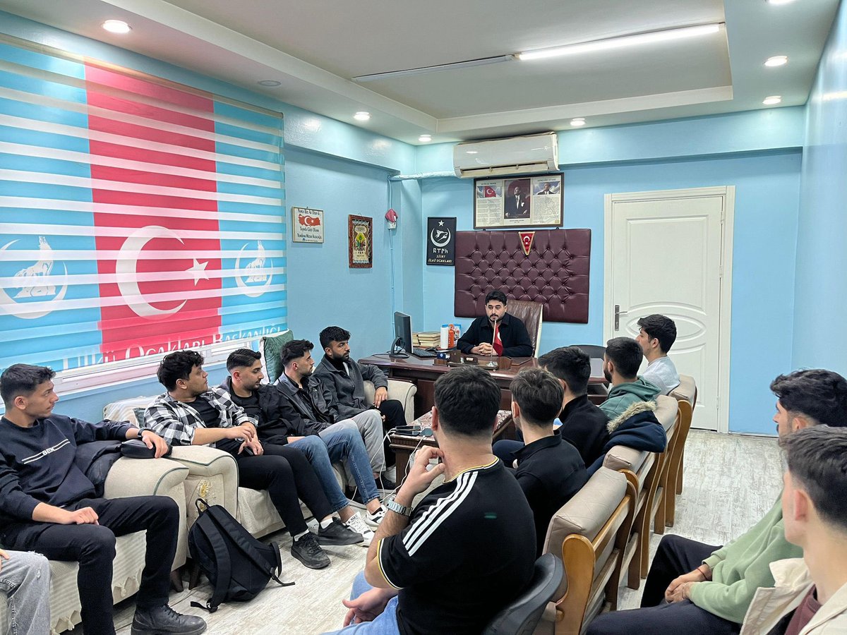 Ülkü Ocakları Bahar Dönemi Haftalık Seminerlerimiz Türkiye'nin dört bir yanında yoğun katılımlarla devam ediyor. Bu hafta gerçekleştirilmiş olan seminerlerimizin konu başlıkları: 

* 9 Işık Köycülük İlkesi Çerçevesinde Kırsal Kalkınma
- Su Kaynaklarının Azalması ve Dikkatli