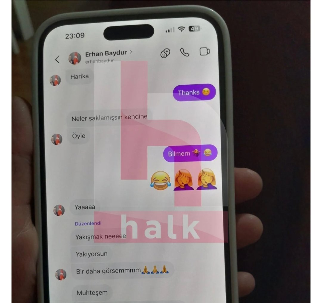 Kahramanmaraş'taki Ayser Çalık Ortaokulunda düzenlenen silahlı saldırı ile ilgili başlatılan soruşturma kapsamında İl Millî Eğitim Müdürü Erhan Baydur görevden alındı. 
Karara gerekçe olarak soruşturma gösterilse de Baydur’un skandal yazışmaları ortaya çıktı. 

halktv.