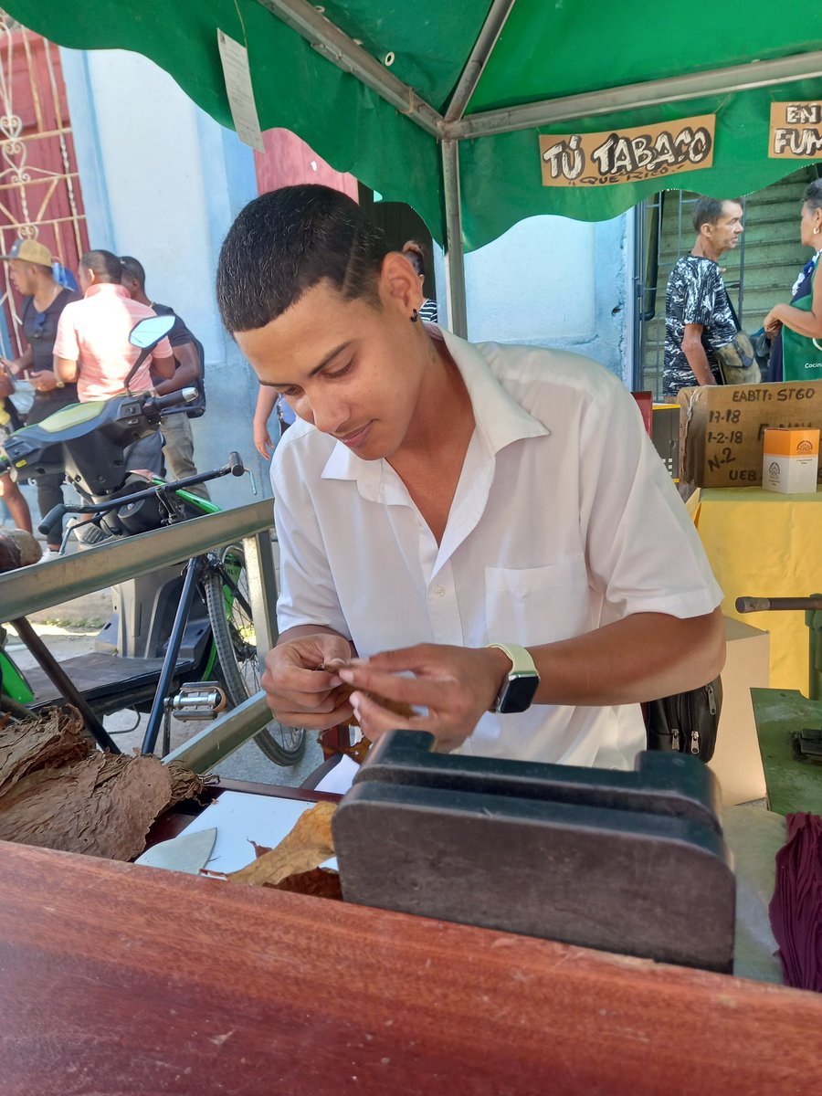 eabtt_c's tweet photo. Con la tradición que se nos caracteriza nuestra empresa participó en la esperada Feria del Tivolí, donde nuestra obra maestra que es el tabaco tuvo su protagónico en la calle Santa Rosa, transeúntes y personas de la localidad quedaron fascinadas con el arte.
#1roDeMayo https://t.co/5s93XYnxae