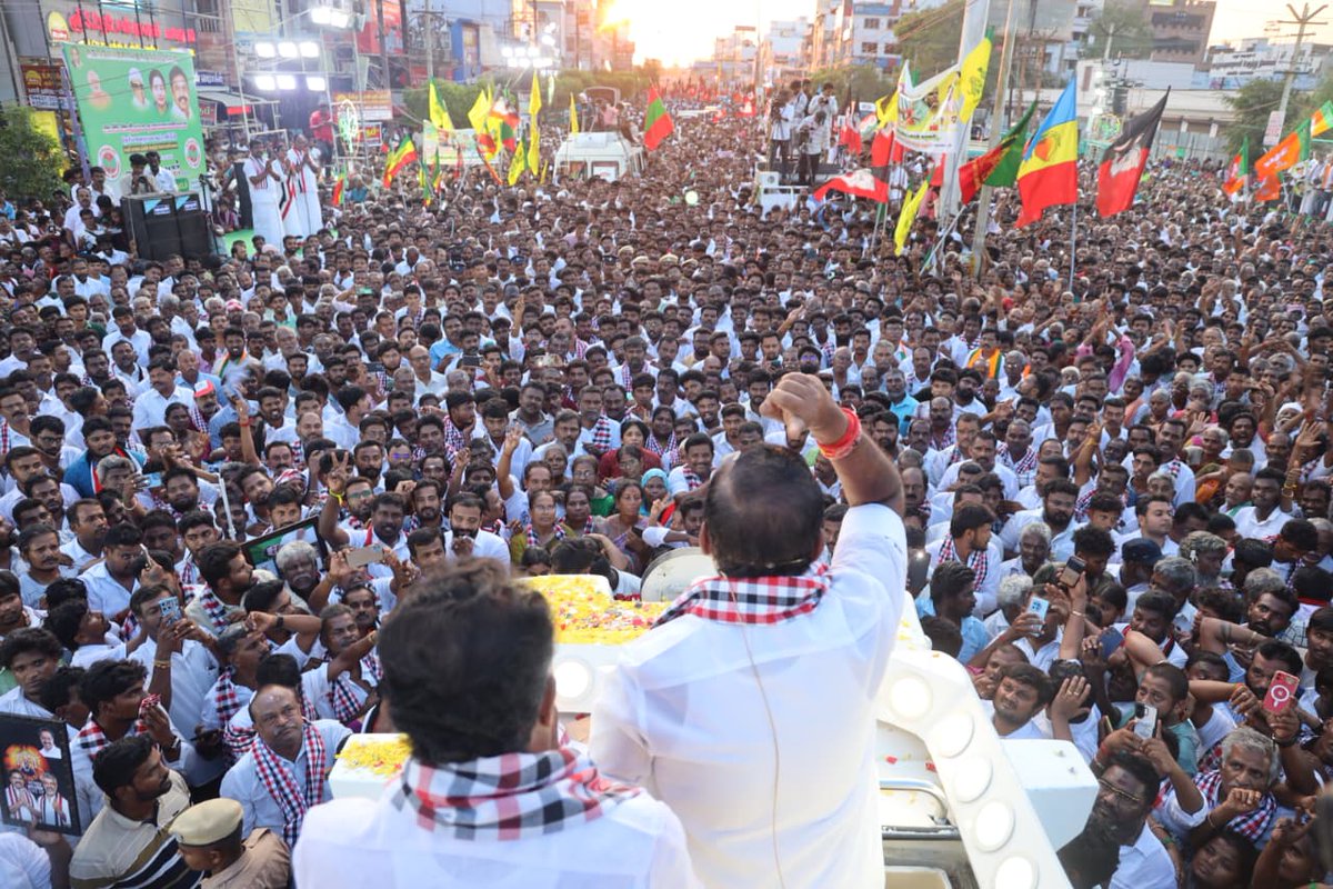 sat18593's tweet photo. கரூர் மாவட்டத்தில் மாண்புமிகு கழகப் பொதுச்செயலாளர் புரட்சித் தமிழர் @EPSTamilNadu அவர்களின் தேர்தல் பிரச்சார சுற்றுப்பயணம்.

#Vote4AIADMK
#Epsfor2026 https://t.co/RROrbAEztd
