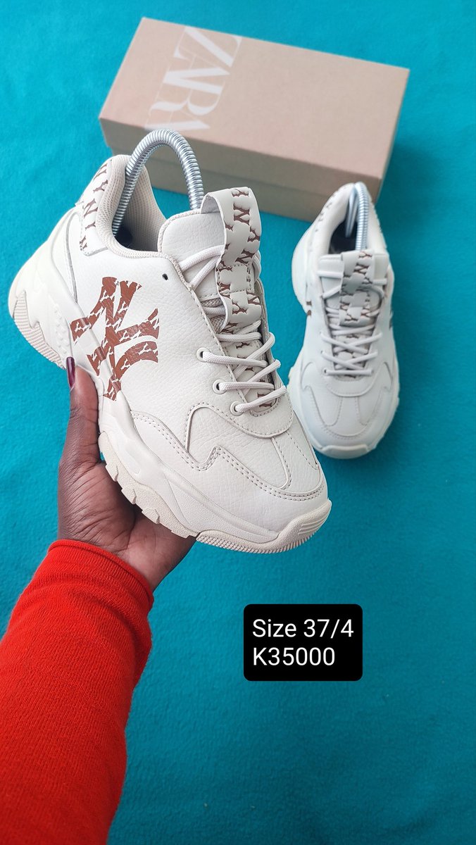 Tee_hearts's tweet photo. Quality kaunjika shoes available in blantyre chirimba 
0881950108 https://t.co/73FEv48geQ