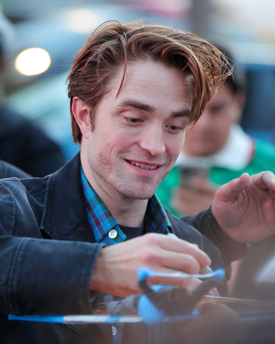 pattinsonphotos's tweet photo. Robert Pattinson promoting ‘THE DRAMA’ in Los Angeles. https://t.co/BEstQ5U4a2