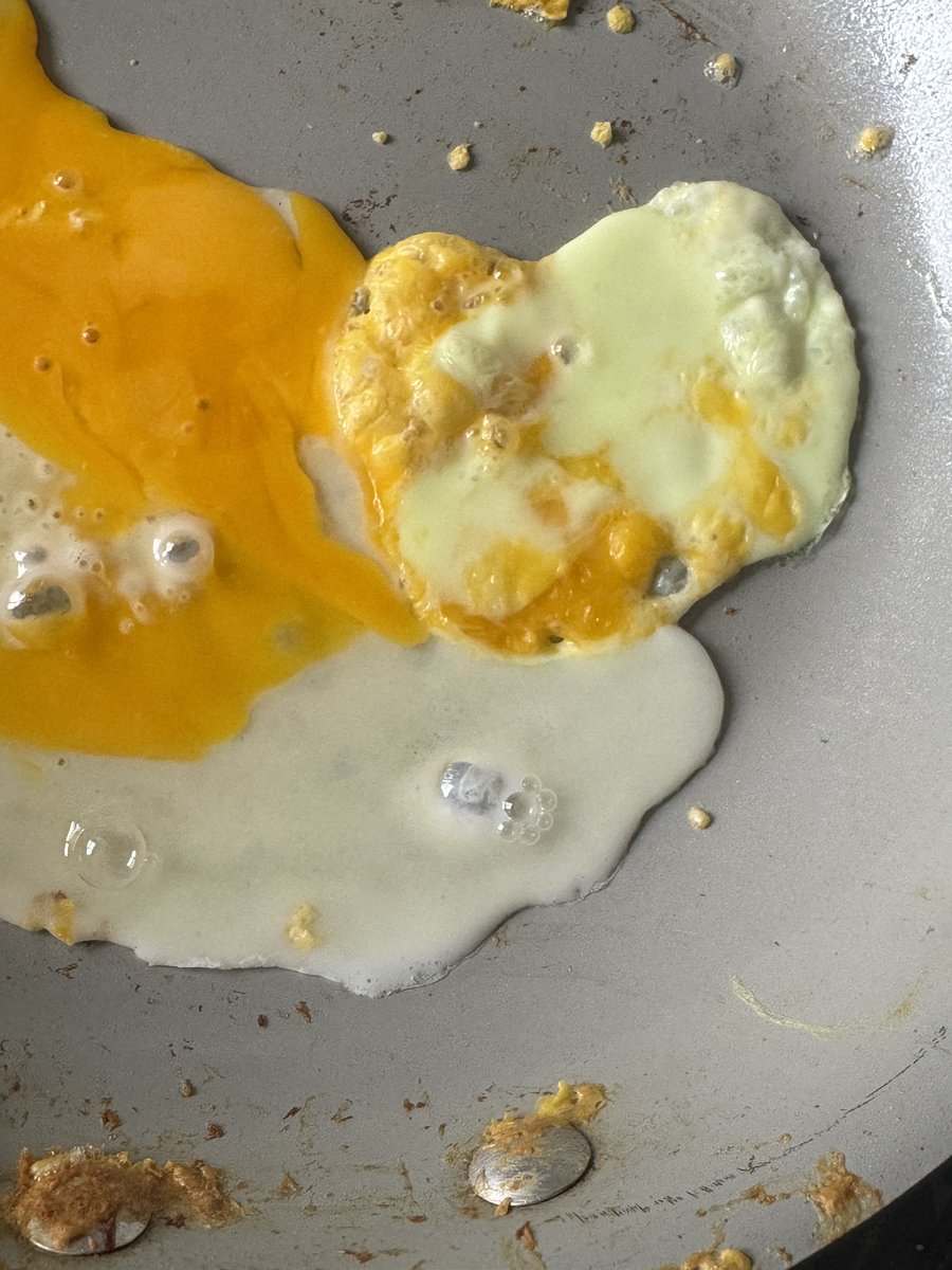 itspocketrocket's tweet photo. @bachoco @WalmartMexico @COFEPRIS @Profeco 

De un paquete de 18 huevos, 4 han salido podridos y negros y con un olor ASQUEROSO. Y 3 salieron con la clara verde neón y la yema deschecha. 

Qué pedo con sus productos. https://t.co/UDlAf8q9wU