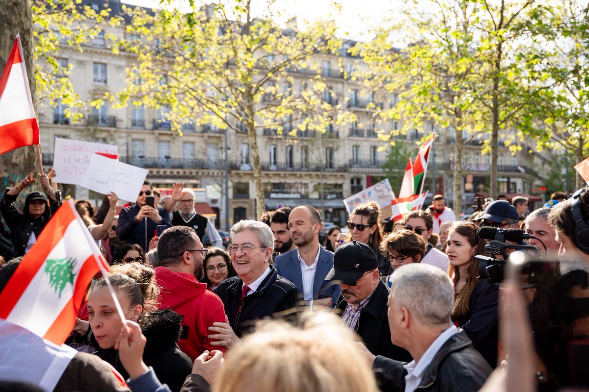 FranceInsoumise's tweet photo. Pour un cessez-le-feu immédiat et le retrait de l’armée d’occupation sur le territoire libanais !

🇱🇧 Tout notre soutien au peuple libanais. La France insoumise est avec vous. https://t.co/wDRbLo4n4V