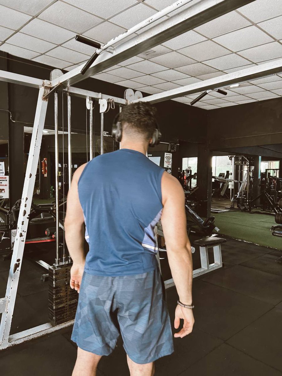 esreynol tweet media