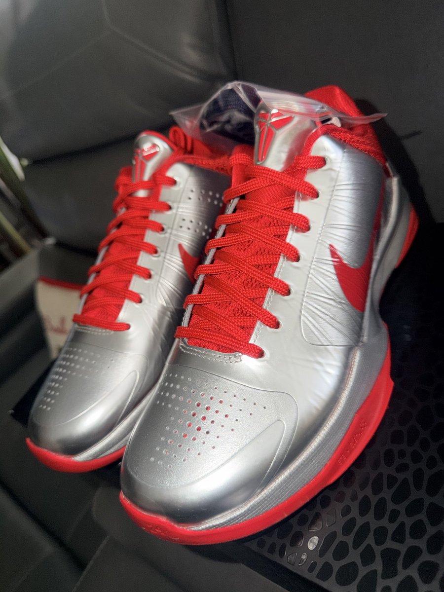 GROCABX's tweet photo. @SneakerVisionz 🗣️#NewPackageAlert🚨
#Nike #NikeKobe
#Kobe5Protro×CaitlinClark
#Rookie of the Year https://t.co/NuJ6V0IDrY