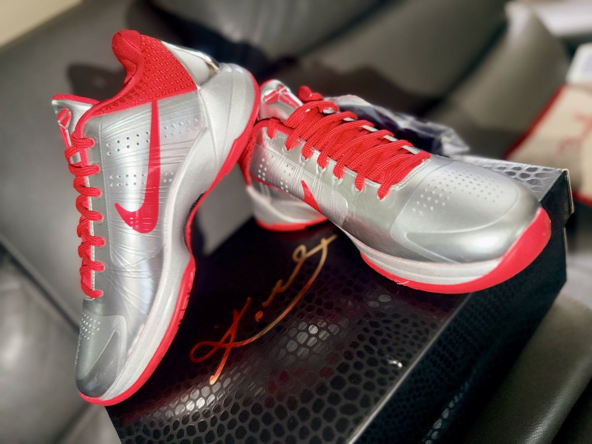 GROCABX's tweet photo. @SneakerVisionz 🗣️#NewPackageAlert🚨
#Nike #NikeKobe
#Kobe5Protro×CaitlinClark
#Rookie of the Year https://t.co/NuJ6V0IDrY