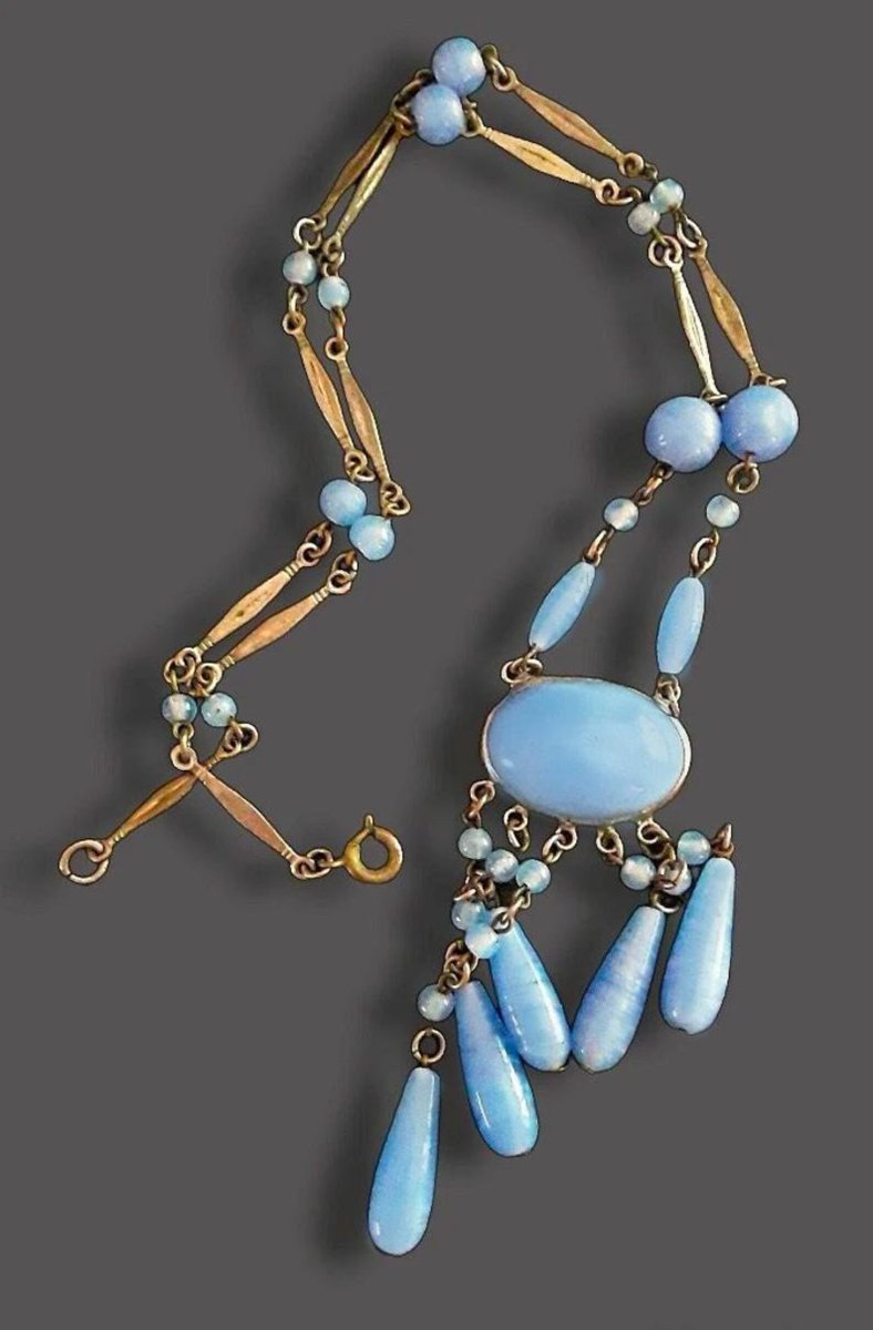 renaissancefai's tweet image. Vintage Czech Blue Art Glass Lavalier Necklace, Dangles, Bohemian Glass Pendant, Silver Tone Chain
etsy.com/listing/449117…?
#necklace #vintage #Czech #ArtDeco #blue #powderBlue #tearDrop #milkGlass #artGlass #dangles #lavalier #giftidea #babyblue #babyblue