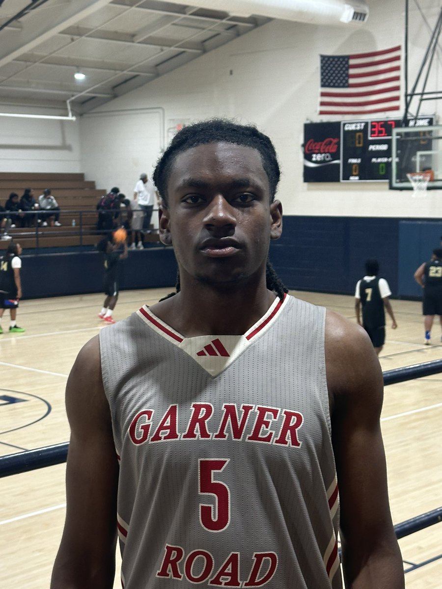 i_am_cam20's tweet photo. Josh Smith
Elite athlete that runs the floor well . Finishes in the paint with both hands in and around traffic. Shot the ball well stretching the defense beyond the 3 point line . Josh has a motor on both ends and rebounded well from the wing.
@JoshH00ps
@TaiYoungHoops,@_joshTec,@OntheRadarHoops, @OTRHoops