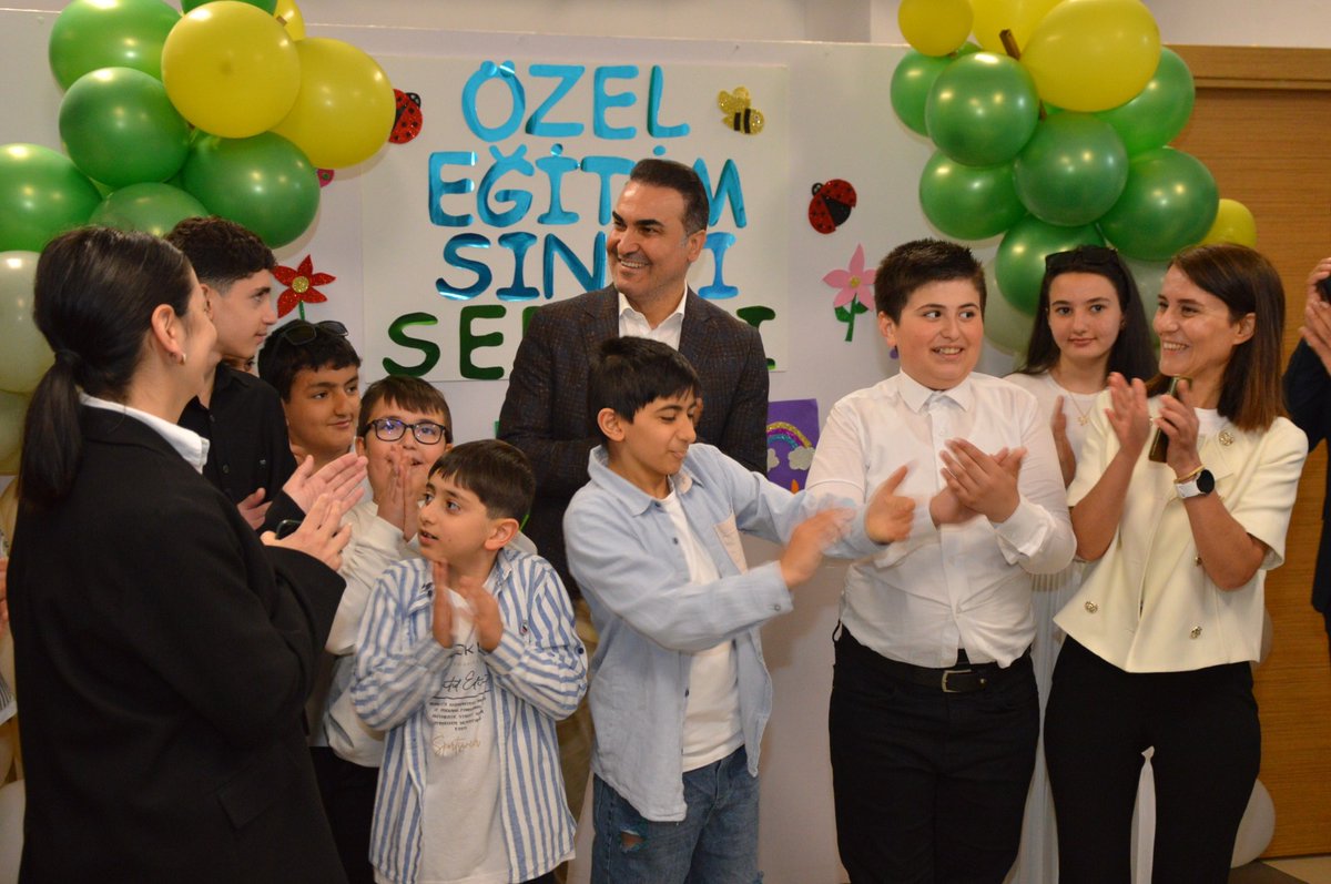 esdortaokul's tweet photo. Bir harf öğretenin izinde, bir ömür şekillenir; öğretmenlerimizle merhametle yol açan, sevgiyle nesil inşa eden bir anlayışla

 #EğitimleTekYürek

 yarınlara yön vermeye devam ediyoruz. https://t.co/MezWdi3ceP