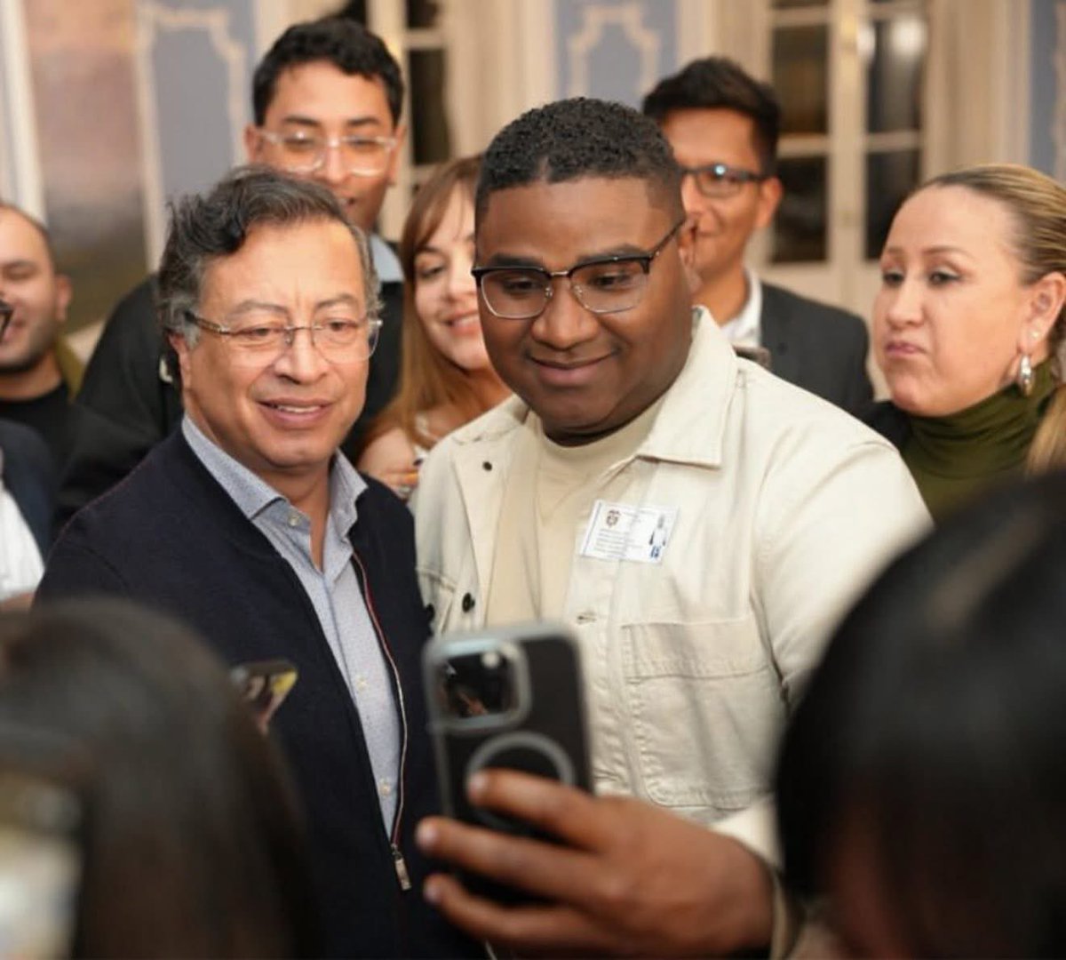 Hoy celebro la vida de nuestro presidente @PetroGustavo, un hombre que ha gestionado cambios reales para nuestras comunidades negras, afrocolombianas, raizales y palenqueras.

Ha mirado hacia el pueblo y le ha devuelto la esperanza y la dignidad a quienes históricamente han sido