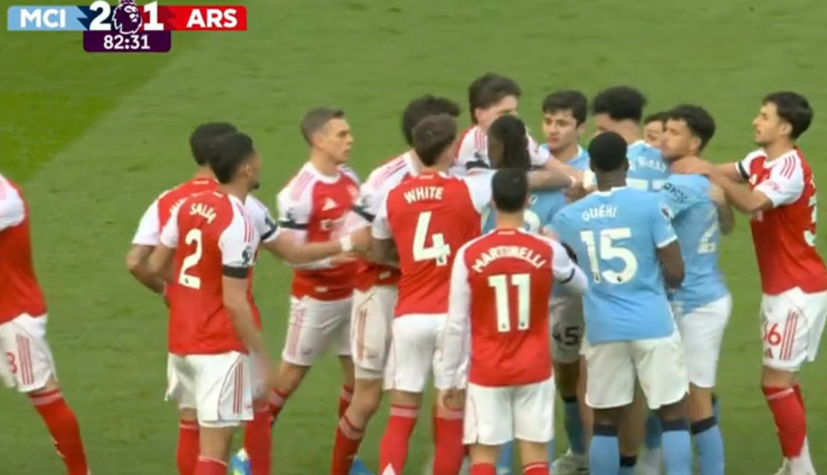 Ribut-ribut gara-gara bek Arsenal dongo