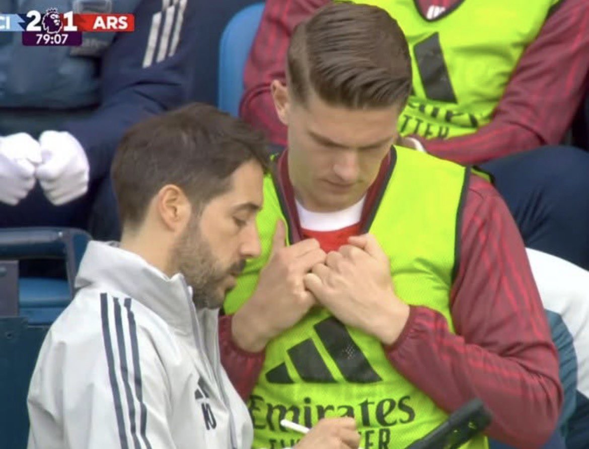 Premier League Out Of Context tweet media