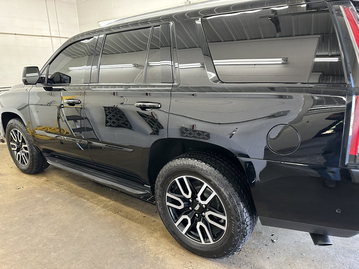 SpdDetailCenter's tweet photo. 🔥 Full Transformation on This Cadillac Escalade 🔥  

This luxury SUV just received our 5-Year Black Pearl Ceramic SiO₂ Protection Package — and the results speak for themselves. https://t.co/swulIr2PEu
