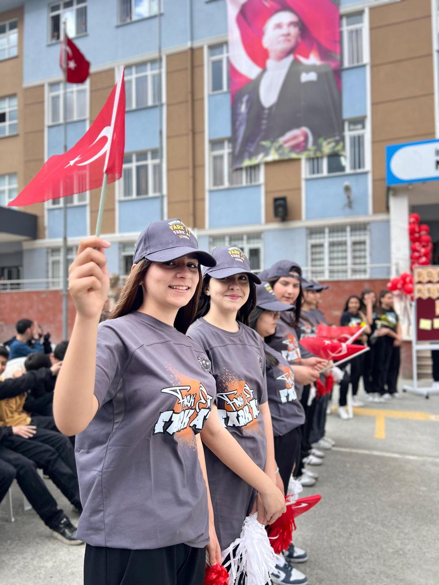 Altinyildizilk's tweet photo. 6. Aynı değerlerle, aynı inançla, daha güçlü yarınlara birlikte yürüyoruz.

#EğitimleTekYürek https://t.co/xWKJ0Msj06