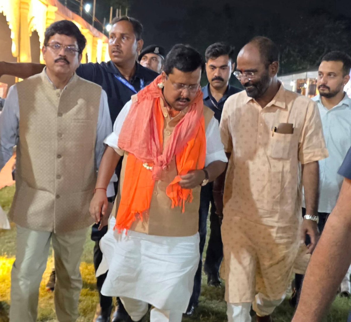 umakantpatnayak's tweet image. ଆମ @BJP4India ର ମାନନୀୟ ରାଷ୍ଟ୍ରୀୟ ଅଧ୍ୟକ୍ଷ @NitinNabin ଭାଇଙ୍କ ସହ ଏକ କାର୍ଯ୍ୟକ୍ରମରେ ଯୋଗଦେବାକୁ ଯିବା ସମୟରେ ...

#BJP4WestBengal
#BJPwinsWestBengal
#kolkata