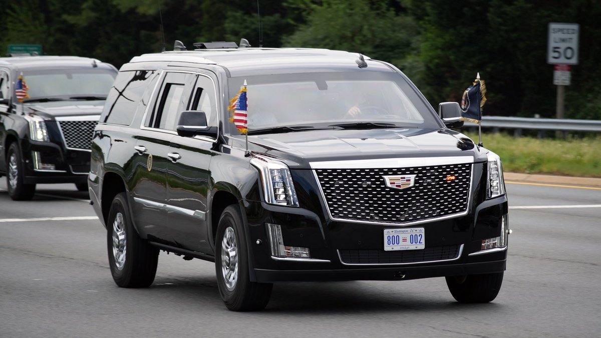 NoVaPoliceCars's tweet photo. The Motorcade for President Donald J. Trump rolls through Reston, Virginia bound for the Trump National Golf Club. 

The President’s armored Cadillac Escalade “Camp David” Limosuine can be seen being escorted by the United States Secret Service and other local agencies. https://t.co/P0WnMV4He8