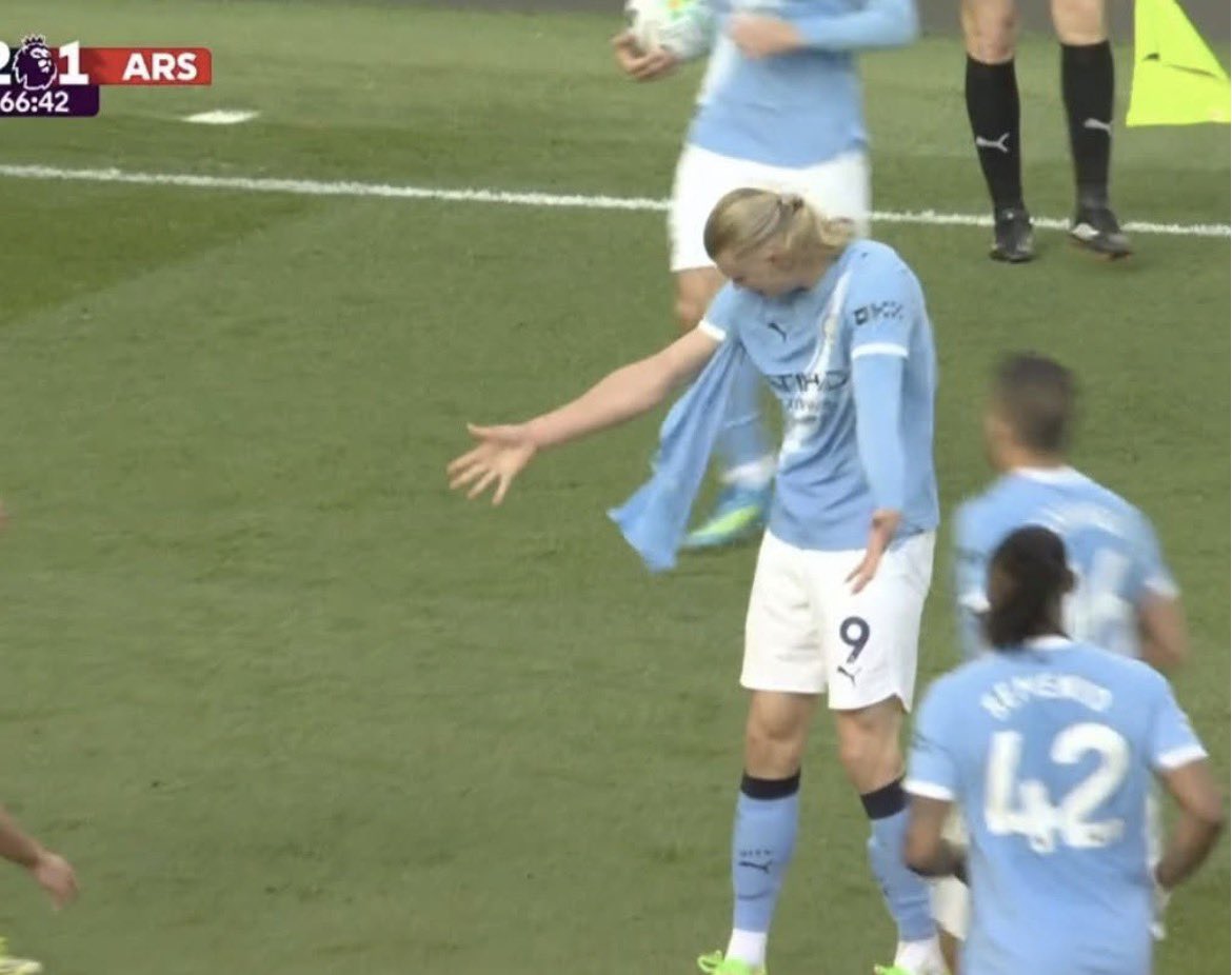 Out Of Context Erling Haaland tweet media