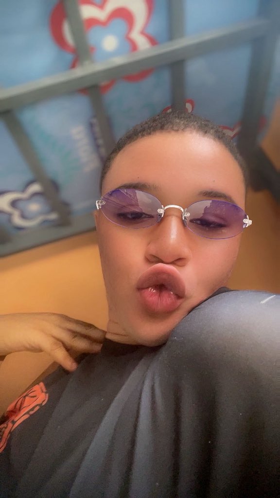 ✡️atom sky tweet media