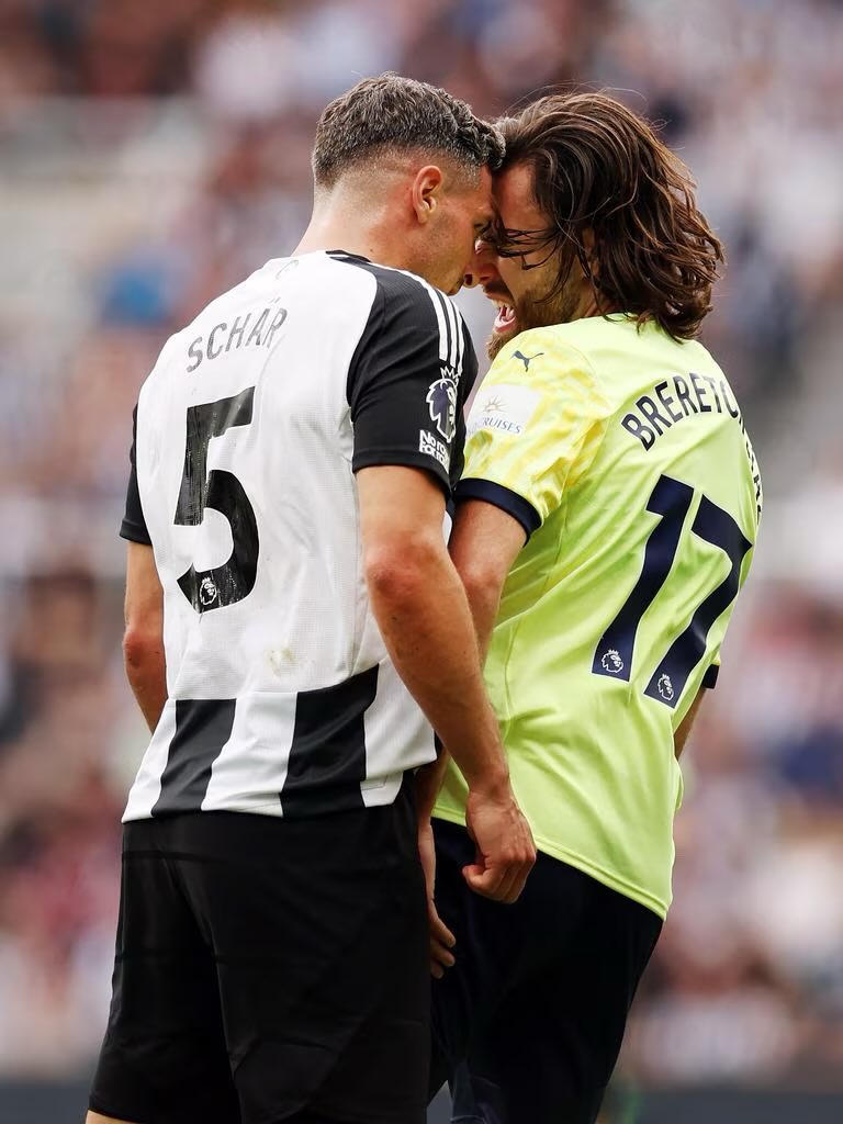 TudorPacket's tweet photo. One of these is a straight red card. One isn’t. 

The colour of the shirt dictates refereeing decisions and you can’t convince me otherwise https://t.co/7Ujdeer3rg