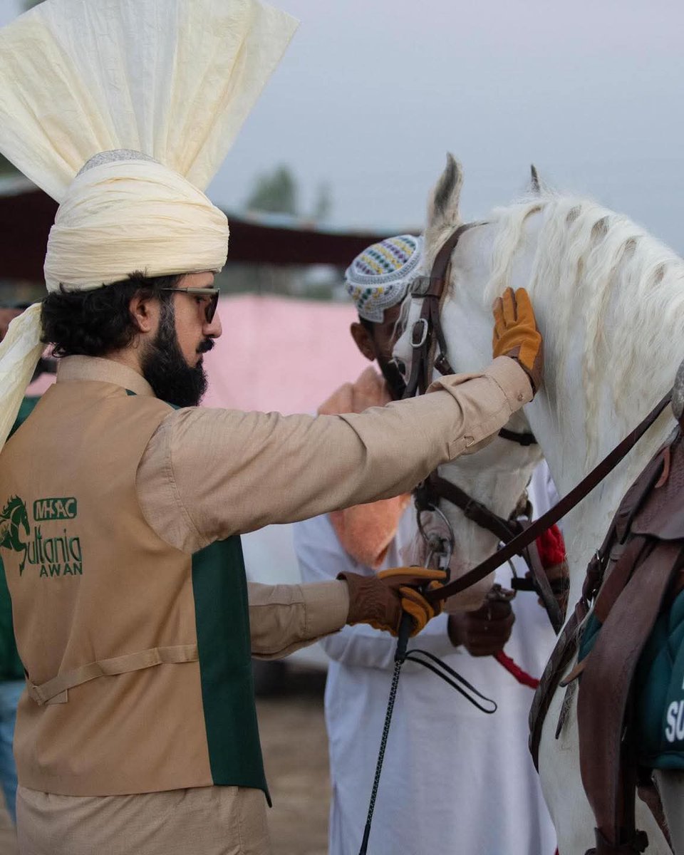 صاحبزادہ سلطان محمد علی صاحب 
آپ نے گھوڑے اور سوار کے درمیان محبت کرنی سیکھائی ہے 
جو آج تک سوار بے خبر تھے 

#SultanVicePresidentITPF
#SultanRisesAgain
#GreenFlagRisesAtITPF