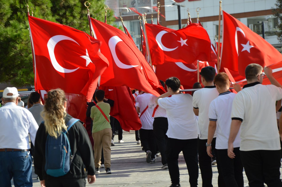 Altinyildizilk's tweet photo. #EğitimleTekYürek
9. Eğitim, bir harf ile başlayıp bir ömre yön veren hikâyeyi yazmaktır. https://t.co/SnvvNHqOoO
