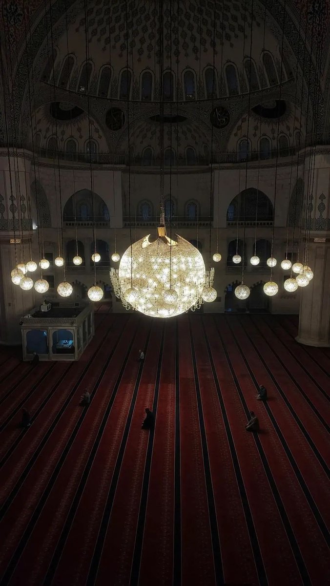 "مالـي إليـك وسـيلةٌ الا الرَّجـا
وجميلُ عفـوِكَ ثمَّ أنِّـي مُسـلمُ!"