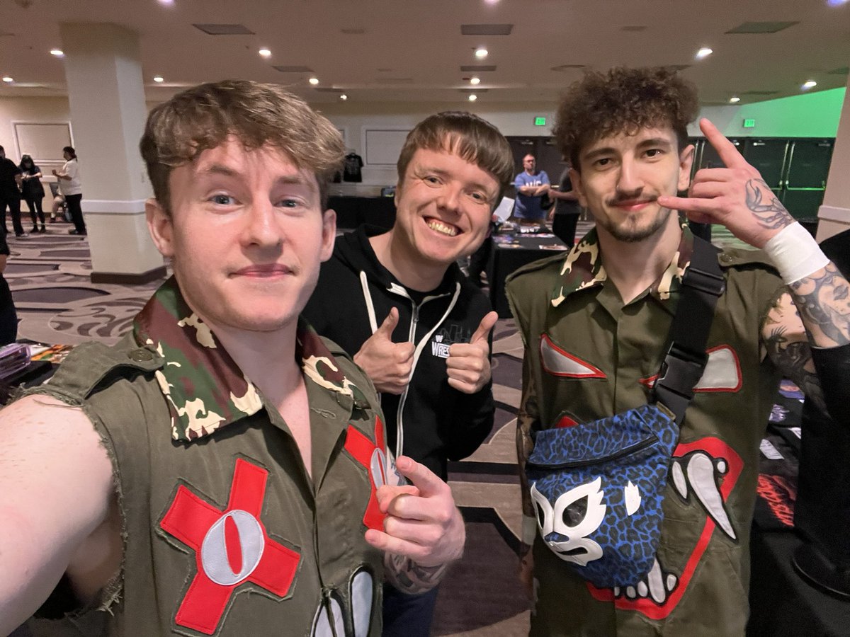JordanT_98's tweet photo. The legends in Vegas! https://t.co/V44p4t1D7g