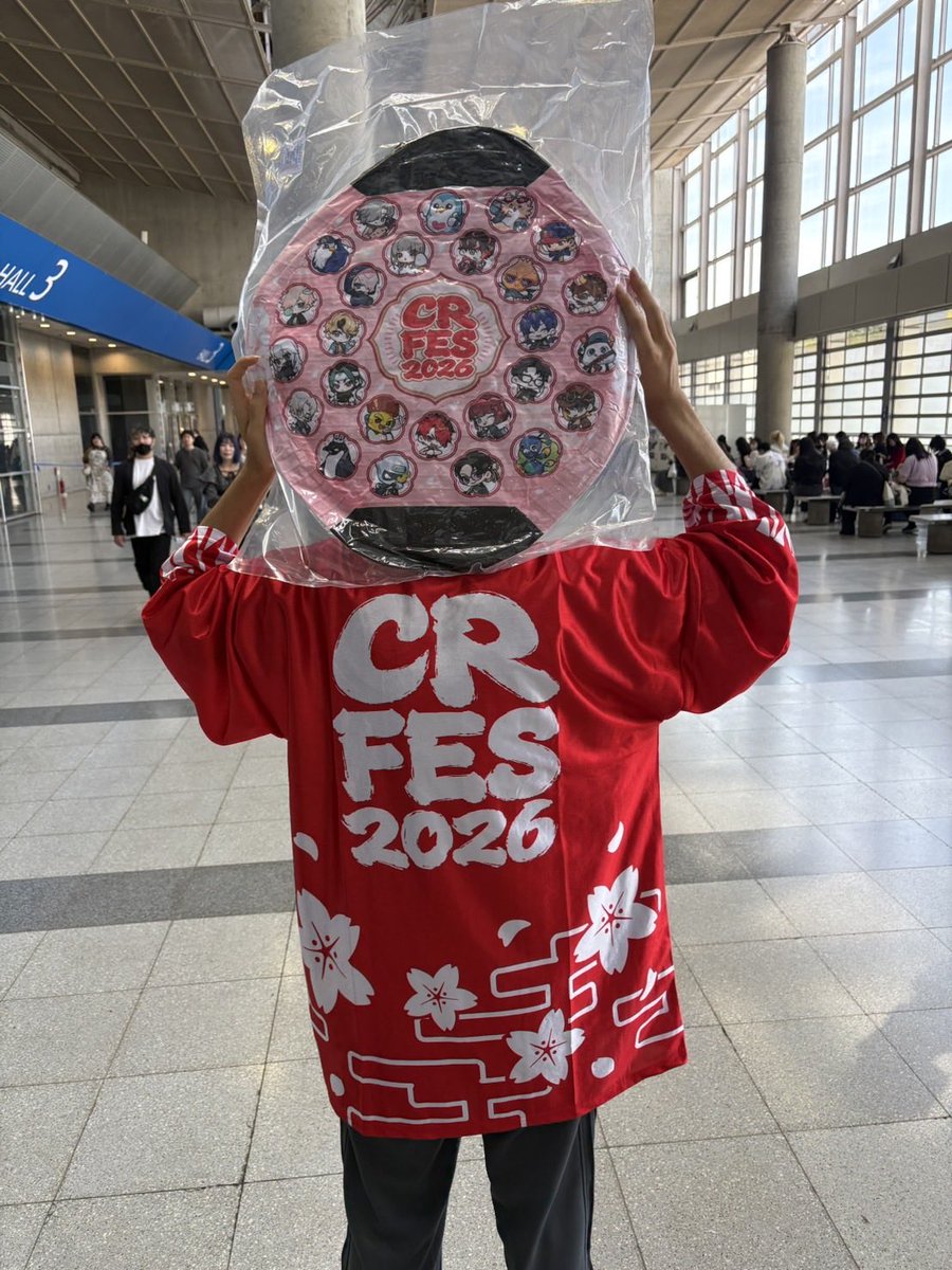 tada_games's tweet photo. CRフェス最高やった！！
屋台の整理券は全然当てれんかったけど法被当てたから満足！！！
クッションはワンコが当てて予想以上に大きくてやばかったwww https://t.co/nMBsY2AV6a