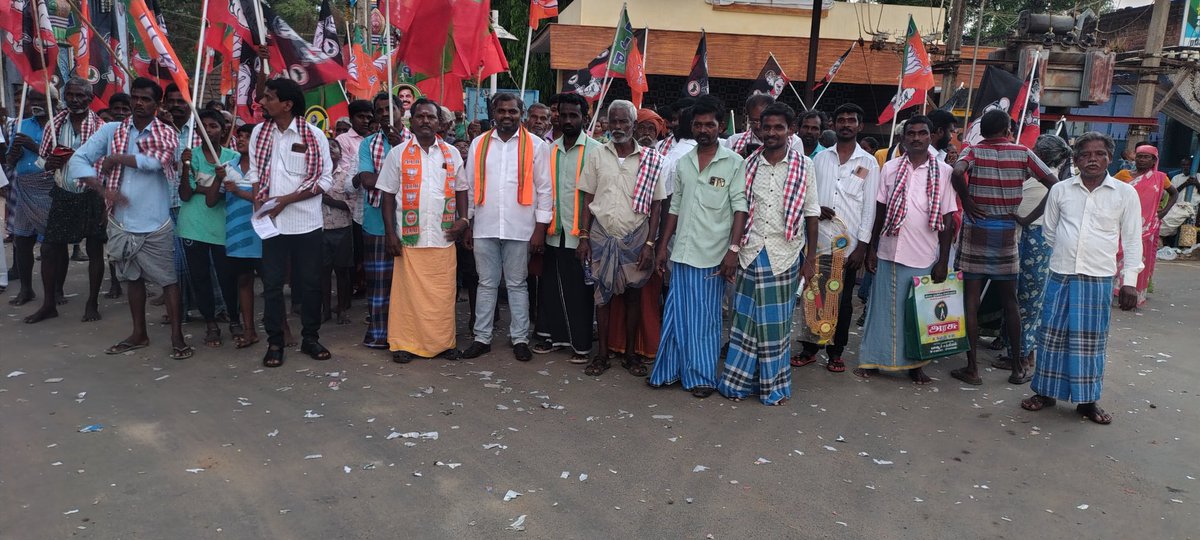TRajeshbjp's tweet photo. இன்று மேலப்பாவூர் வருகை தந்த தென்காசி சட்டமன்ற தொகுதியின் வெற்றி வேட்பாளர் திரு Selvamohandas Pandian அவர்களுக்கு #தேசிய_ஜனநாயக_கூட்டணி சார்பாக மிக சிறப்பான வரவேற்பு வழங்கினோம்...💐🙏

#இரட்டைஇலை 
#தென்காசி_சட்டமன்றம் 
@BJP4TamilNadu @EPSTamilNadu
@BJP4_tenkasi https://t.co/wtKBPDv9WP