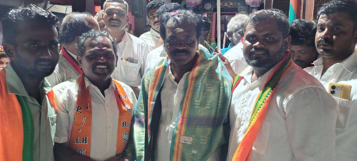 TRajeshbjp's tweet photo. இன்று மேலப்பாவூர் வருகை தந்த தென்காசி சட்டமன்ற தொகுதியின் வெற்றி வேட்பாளர் திரு Selvamohandas Pandian அவர்களுக்கு #தேசிய_ஜனநாயக_கூட்டணி சார்பாக மிக சிறப்பான வரவேற்பு வழங்கினோம்...💐🙏

#இரட்டைஇலை 
#தென்காசி_சட்டமன்றம் 
@BJP4TamilNadu @EPSTamilNadu
@BJP4_tenkasi https://t.co/wtKBPDv9WP