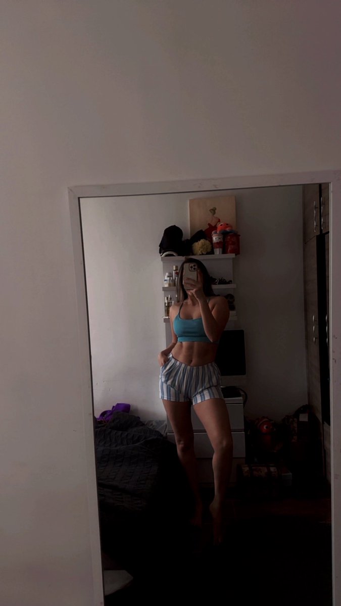 momywithlongleg's tweet photo. #absgirl https://t.co/Ark1zSYAih