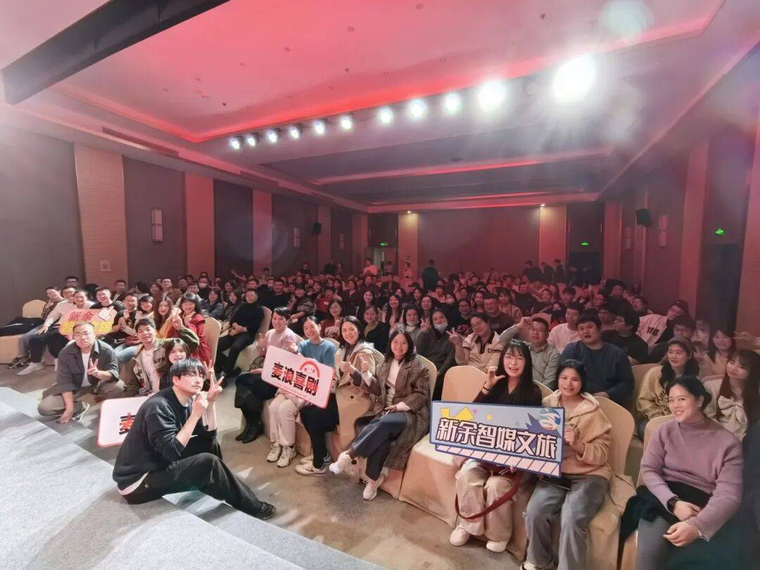 Cengiz50658801's tweet image. "Just did a set where I joked about my cat judging my life choices… turns out the audience agreed I’m very judgeable.  Who’s got a pet that’s low-key their harshest critic  #StandUpComedy #CatLife"