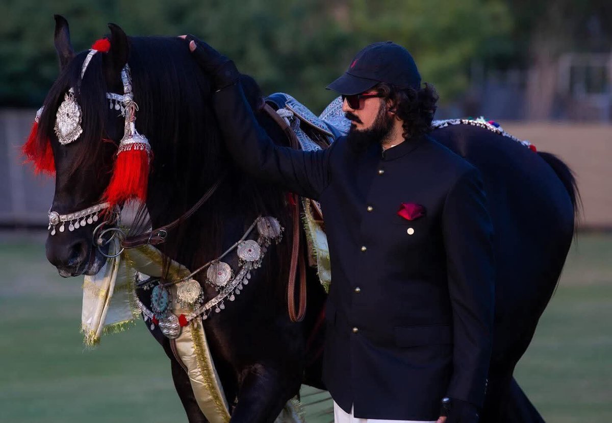 Sahibzada Sultan Muhammad Ali Sahib's* covenant with the youth manifests in tangible sporting infrastructures that transmute latent potential into global performance...
#SultanVicePresidentITPF
#SultanRisesAgain
#GreenFlagRisesAtITPF