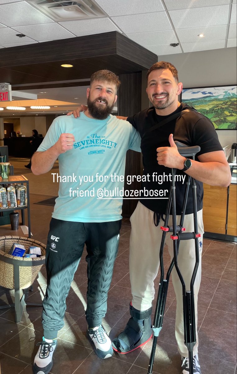 MMA101Turkiye's tweet photo. 🇨🇦🤝🇹🇷 Dövüş sonrası Tanner Boser ve Gökhan Sarıçam. https://t.co/y6tojEINgR