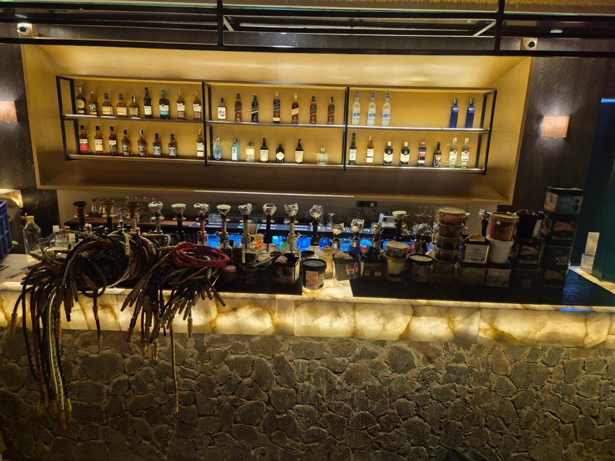 news21national's tweet image. जयपुर में अवैध हुक्का बार पर पुलिस कार्रवाई, 21 हुक्के जब्त

#Jaipur #HookahBar #PoliceAction #CrimeNews #RajasthanNews #BreakingNews #latestnews #news21national @jaipur_police  @PoliceRajasthan