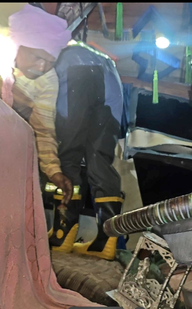 rampurfire's tweet image. आज दि०19.04.2026 को NH-24 पर बस दुर्घटना की सूचना प्राप्त होते ही @rampur_fire की 3 यूनिटों ने'FIRST RESPONDER'के रूप में त्वरित कार्यवाही करते हुए कड़ी मशक्कत के बाद बस में फंसे सभी यात्रियों को सकुशल रेस्क्यू कर सुरक्षित बाहर निकाला गया। इस घटना में कोई जनहानि नहीं हुई है।