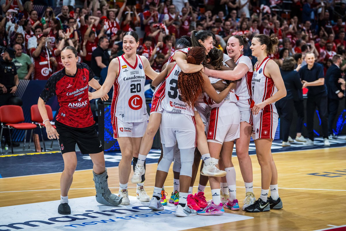 EuroLeagueWomen's tweet photo. HISTORY-MAKERS 📚✍️

#EuroLeagueWomen x @casademontBZ https://t.co/mSjxE30wIn