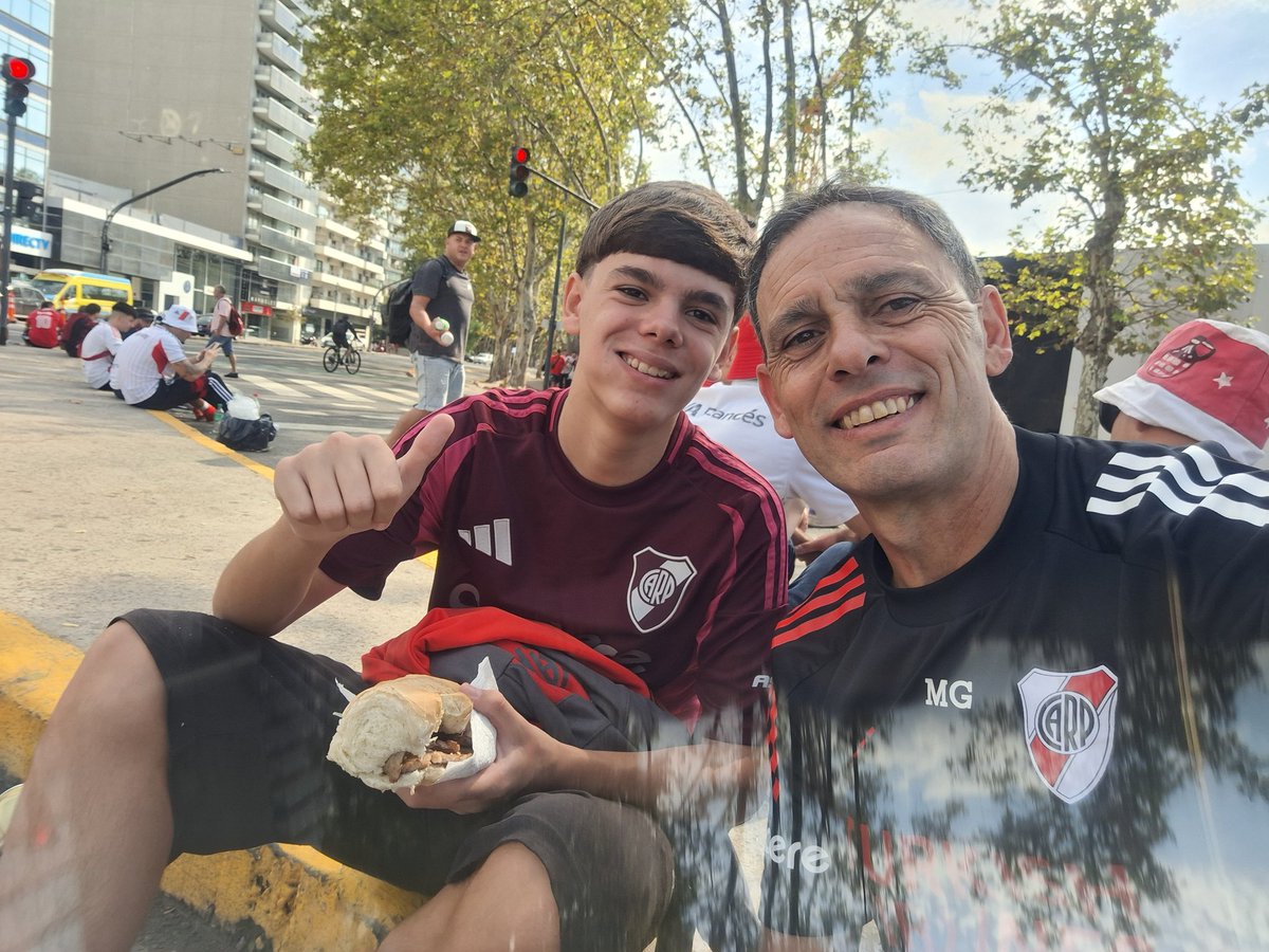 hrickyh's tweet photo. Siempre estaremos!!!⚪️🔴⚪️ https://t.co/dQn4uqeLhw
