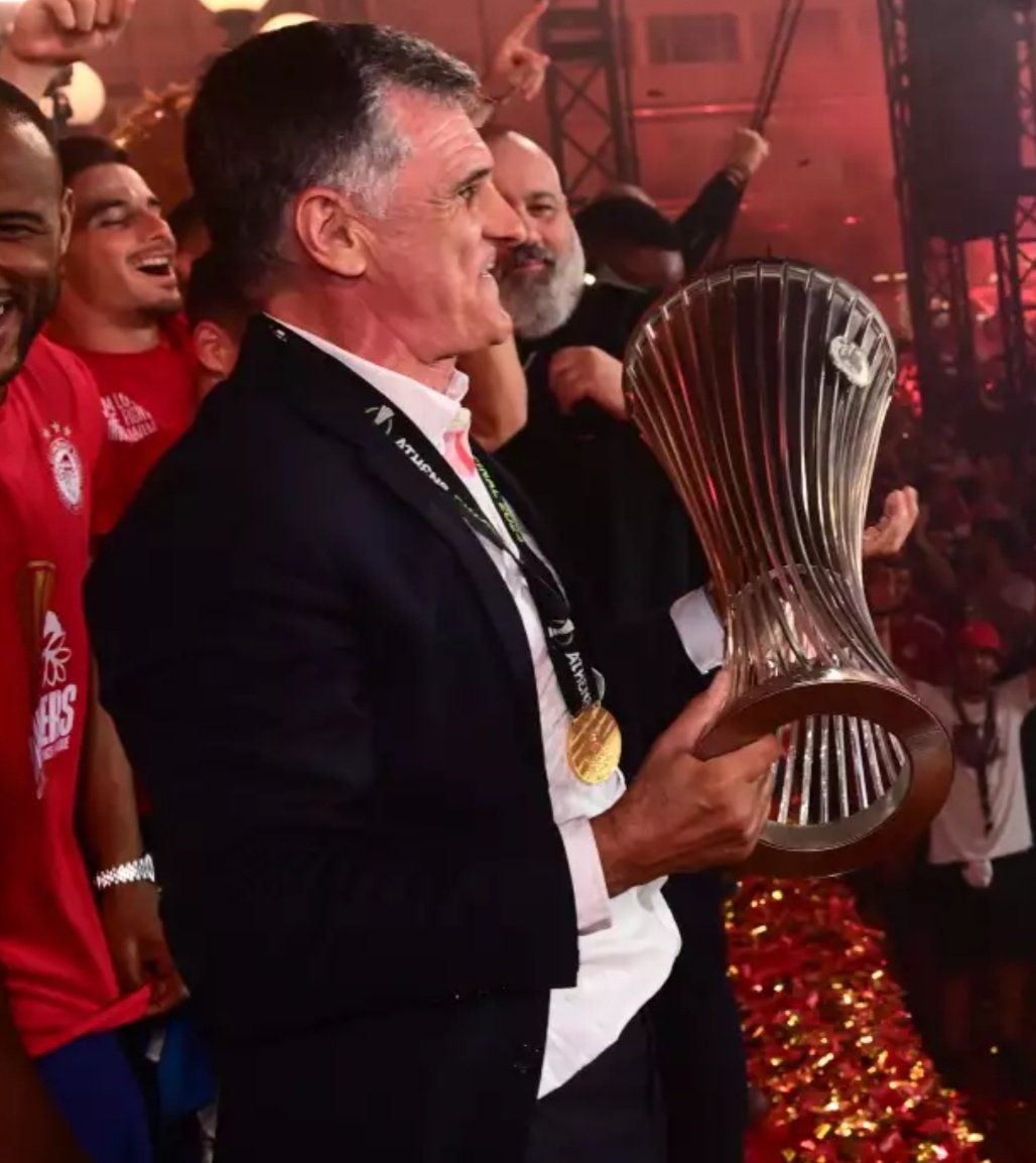 #OlympiacosFC

Όποιος βρίζει μεντιλιμπαρ ας κοιτάξει λίγο αυτά 
24/25 
21/22 
20/21 
19/20 
16/17 

5/10 χρόνια 

Μάλλον ο μεντιλιμπαρ θα φταίει 

Ντροπή να βρίζετε τον προπονητή που σε έφερε την μεγαλύτερη σου ευρωπαϊκή επιτυχία και είναι και ψυχούλα

Αντί να κραξετε τον ηγέτη