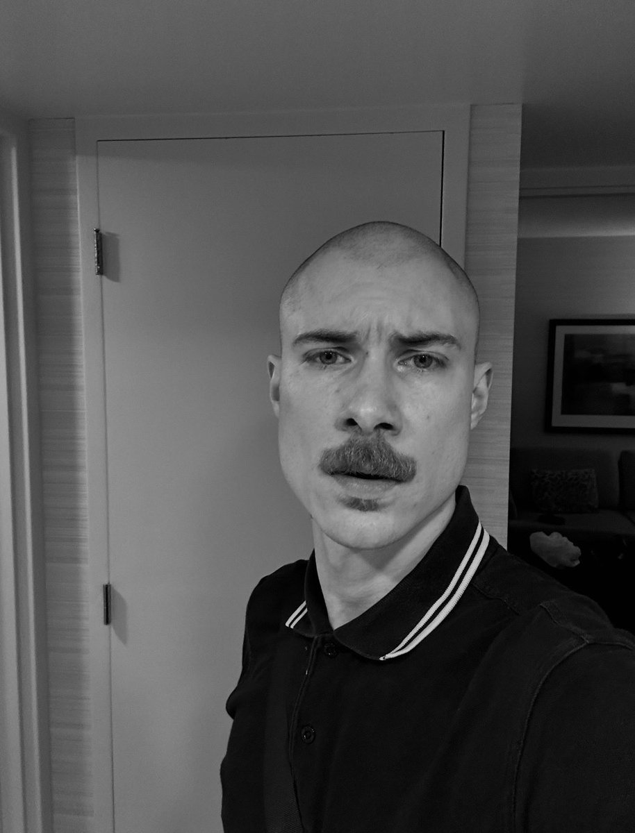 laurence 💀 tweet media