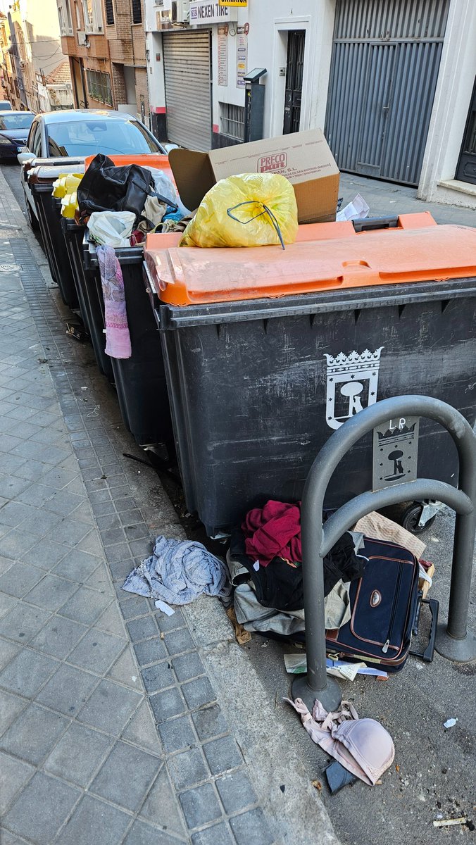 DanielMS1976's tweet photo. @MADRID @Tetuan30Dias @JMDTetuan asi estamos en una ciudad que espera la Fórmula 1, calles del tercer mundo con barrios con impuestos de primer mundo https://t.co/gPui6K9mj8