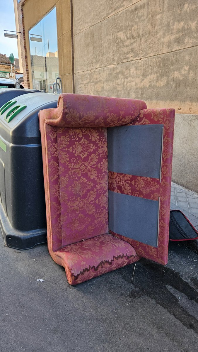 DanielMS1976's tweet photo. @MADRID @Tetuan30Dias @JMDTetuan asi estamos en una ciudad que espera la Fórmula 1, calles del tercer mundo con barrios con impuestos de primer mundo https://t.co/gPui6K9mj8