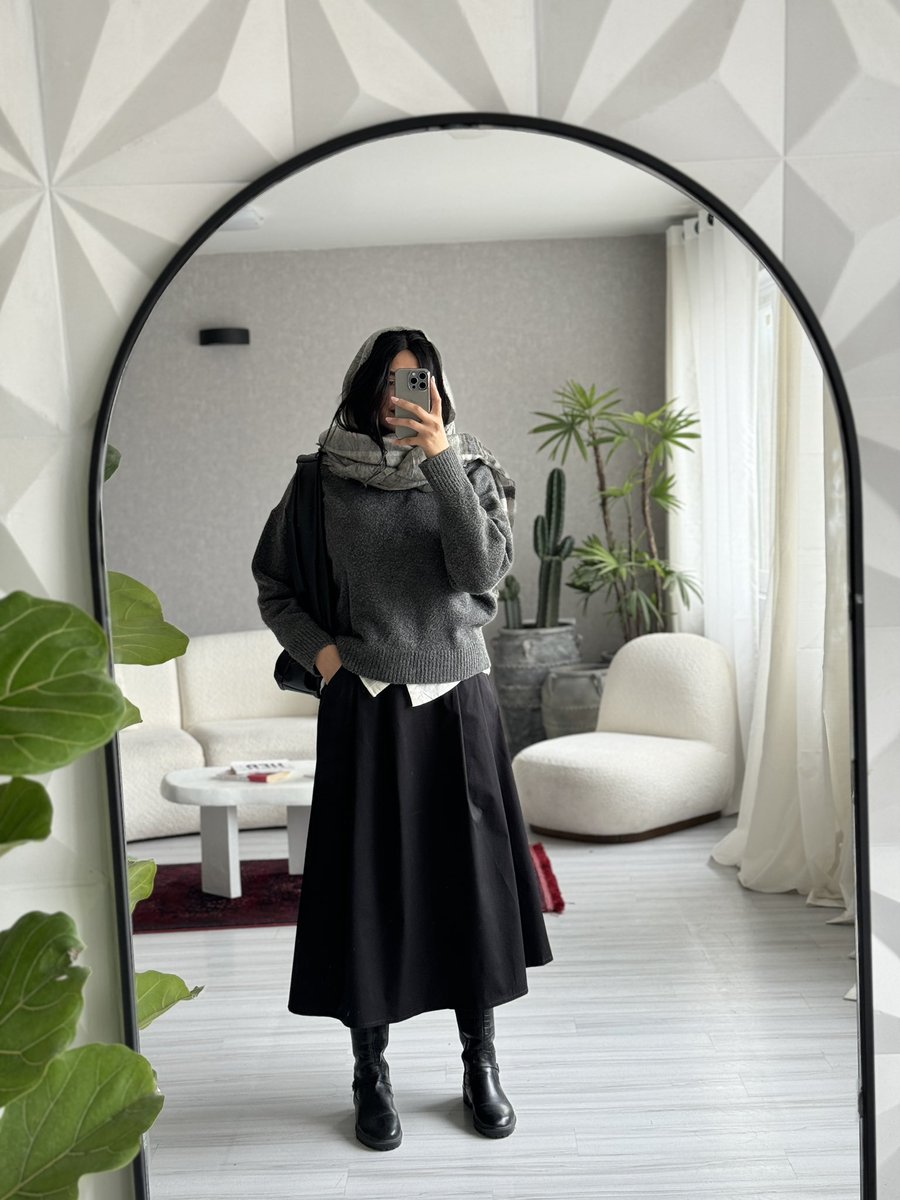 لی لا tweet media