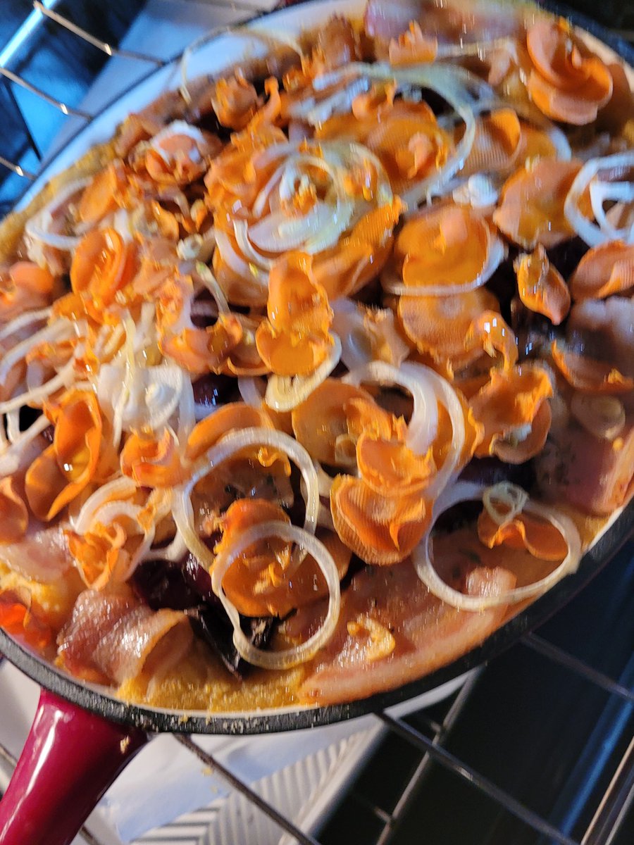 cellswordrin's tweet image. Eh, I don't know. I just threw it together now. Idk, into the oven I suppose. #Foodie #Cooking #Baking #GoodVibes #GoodAfternoon #StayPositive #sundayvibes #HaveABrightDay #HappyWeekend ꉂ 🌻 ❤️