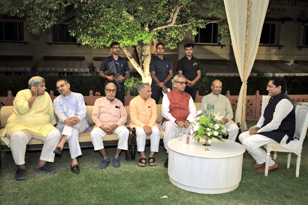 SureshRawatIN's tweet image. आज सवाई मानसिंह आयुर्विज्ञान महाविद्यालय, जयपुर के प्राचार्य डॉ दीपक माहेश्वरी जी के सुपुत्र के जय महल पैलेस, जयपुर में आयोजित वैवाहिक समारोह में सहभागिता कर हार्दिक बधाई और शुभकामनाएं दी।

#SSR #Jaipur