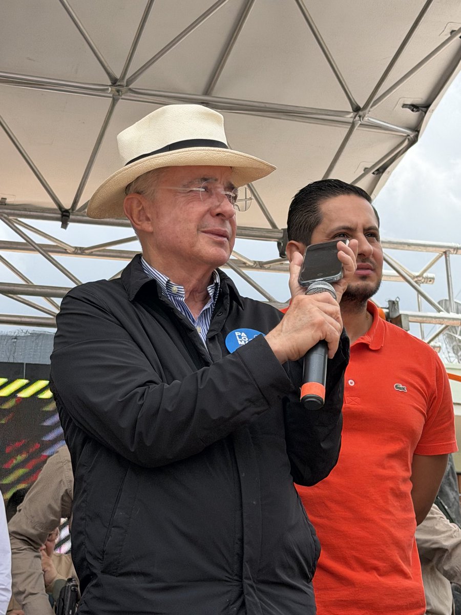 Álvaro Uribe Vélez tweet media