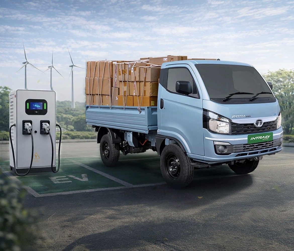 EVDecodeX's tweet image. ₹11.95L for a 211 km range + 1.75T payload.

Tata is clearly going aggressive in electric commercial vehicles with Intra EV joining Ace EV lineup, last-mile logistics is going electric faster than expected.

#TataMotors #EV #CommercialEV #ElectricMobility @evehicleinfo